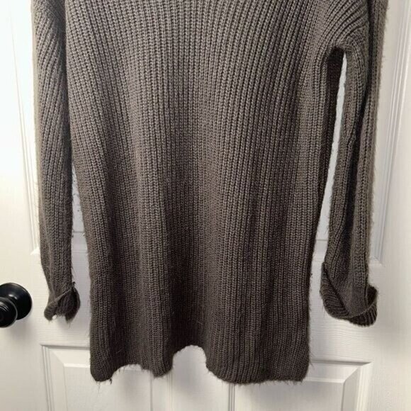 Don’t Ask Why Gray Long Sleeved Deep V Neck Acrylic Sweater One Size Fits Most - Picture 6 of 9